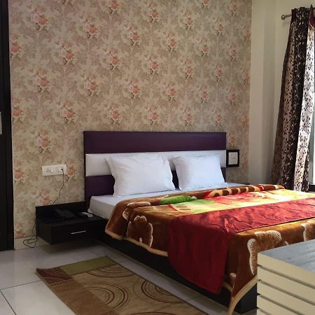 Anandpur  Oyo 30415 Hotel White City מראה חיצוני תמונה