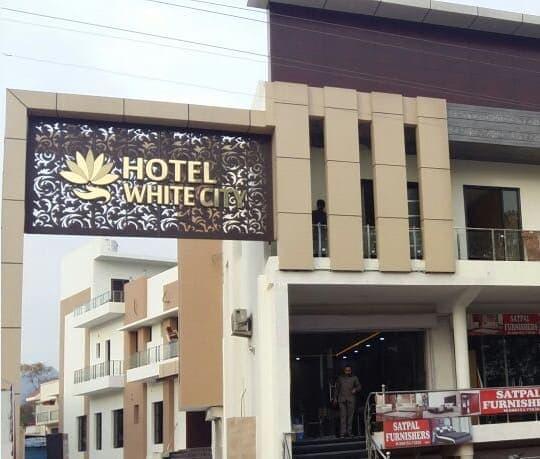 Anandpur  Oyo 30415 Hotel White City מראה חיצוני תמונה